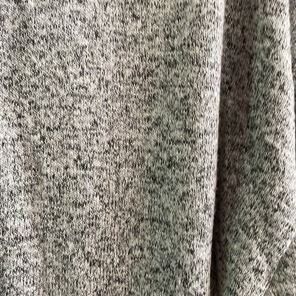Gray speckled sweater. Size small - Picture 2 of 7